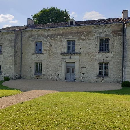 Domaine De Bourgville Monts-sur-Guesnes Kültér fotó