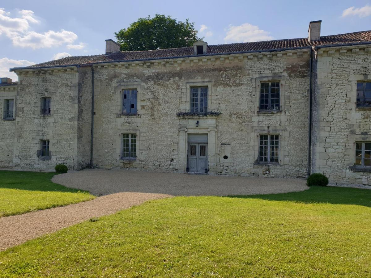 Domaine De Bourgville Monts-sur-Guesnes Kültér fotó