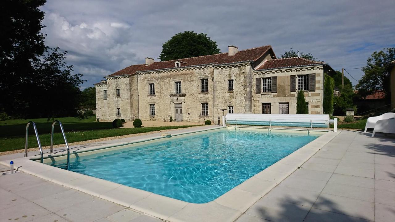 Domaine De Bourgville Monts-sur-Guesnes Kültér fotó